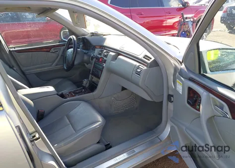 2001 Mercedes-Benz E 320 from USA, damaged, VIN WDBJF65J31B250070